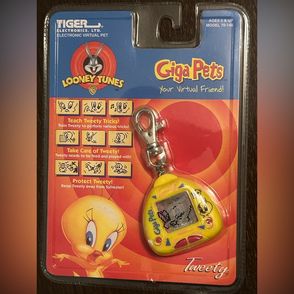 Looney Tunes Tweety Giga Pets NEW Tiger Electronics Virtual Tamagotchi Nano